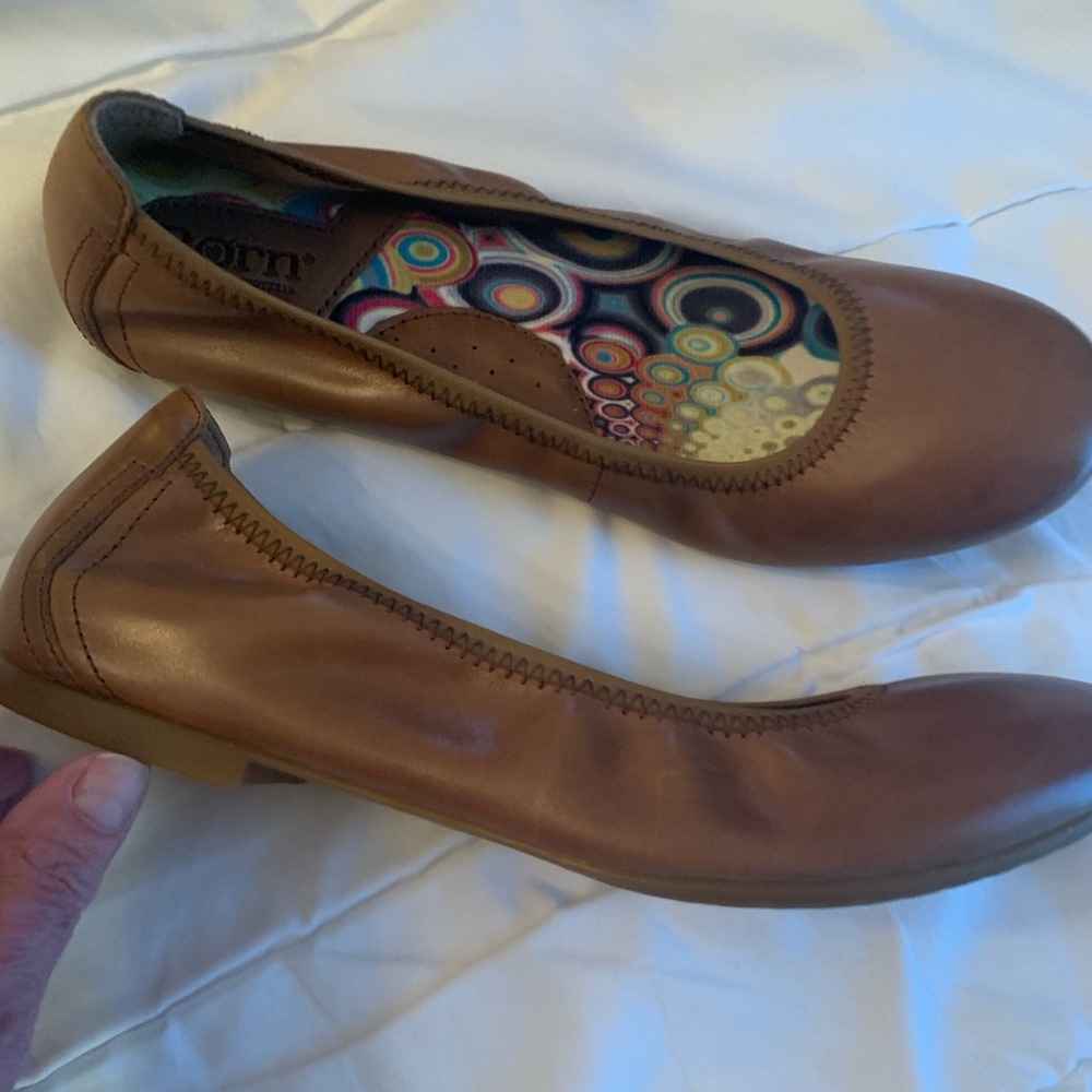 NWOT Born Julianne Brown Flat